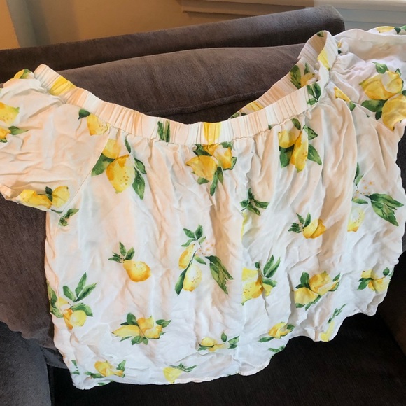 Skies Are Blue Lemon Off Shoulder Top 🍋 - Picture 2 of 3